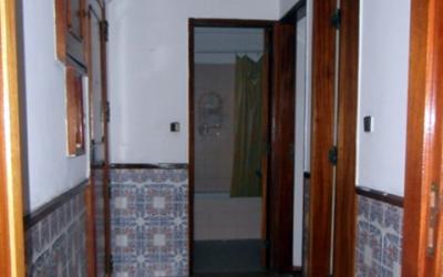 Apartamento T1 para remodelar. Perto escolas, transportes e comércio e jardins.