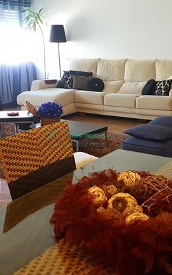 Apartamento com boas áreas. A 5 minutos da CP. Bons acessos.